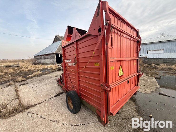 hesston-stackhand-10-forage-stacker-image-7