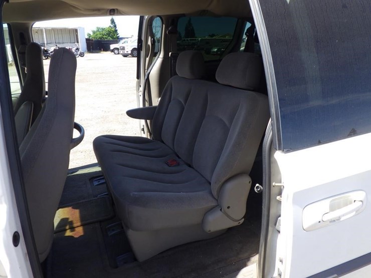 2002-dodge-grand-caravan-image-7