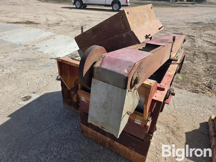 a-t-ferrell-clipper-fanning-mill-image-1