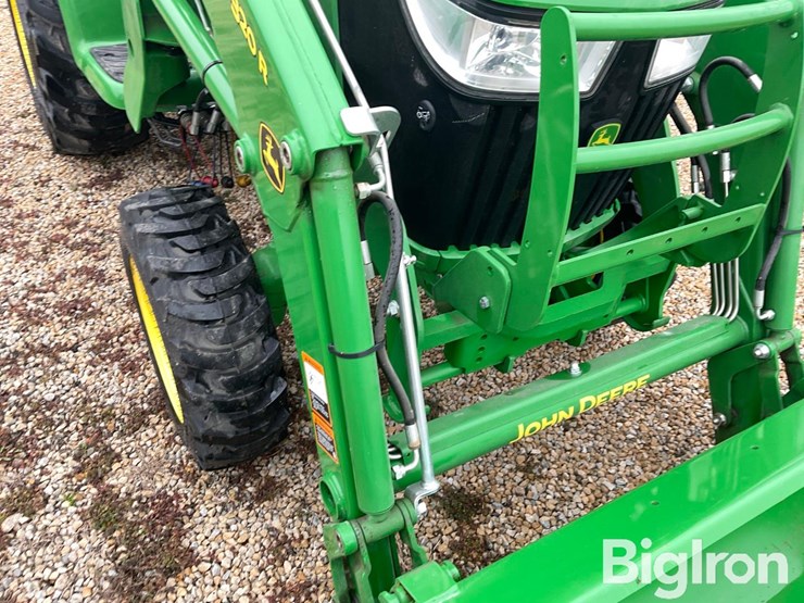 2020-john-deere-3033r-image-12