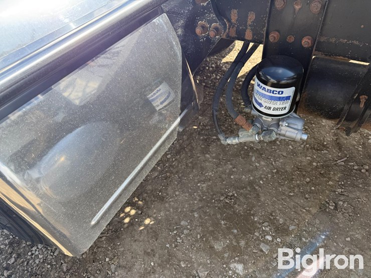 1995-freightliner-fld120-image-17