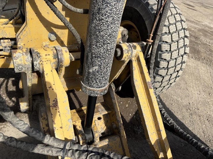 2006-caterpillar-143h-image-21