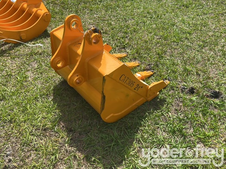 2026-caterpillar-305-image-4