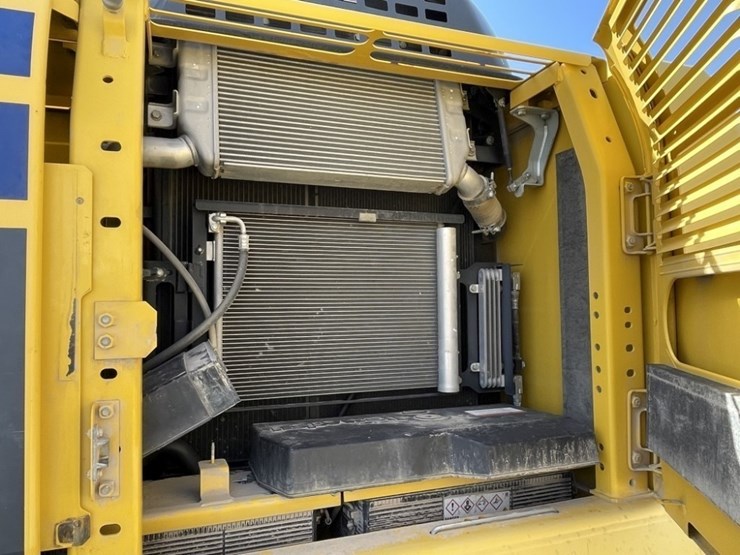 2013-komatsu-pc210-lc-10-image-36