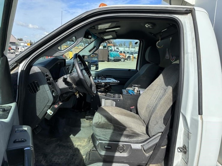 2011-ford-f550-image-10