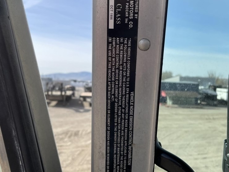 1997-peterbilt-320-image-27