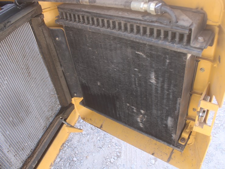 john-deere-325-image-25