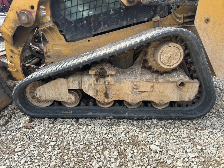 2017-caterpillar-239d-image-49
