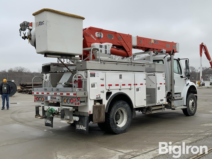 2012-freightliner-m2-106-image-13