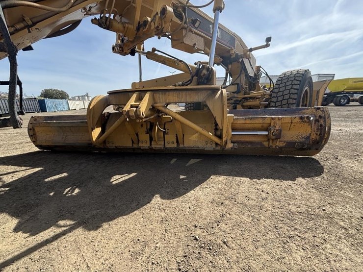 2006-caterpillar-143h-image-32