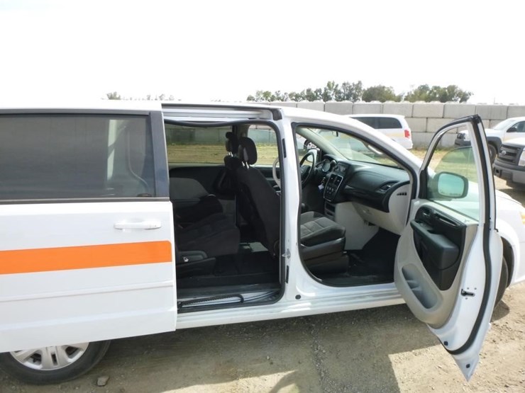 2014-dodge-grand-caravan-image-24