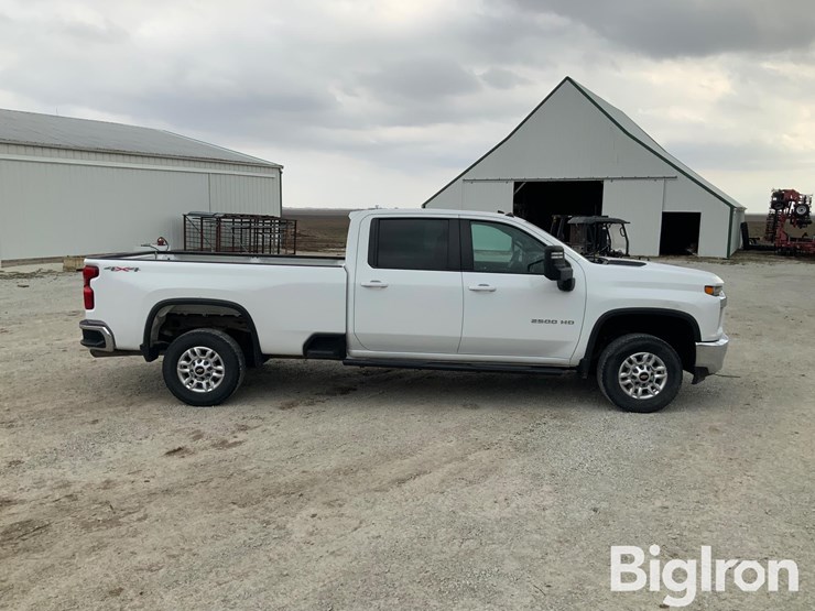 2022-chevrolet-silverado-2500-image-4