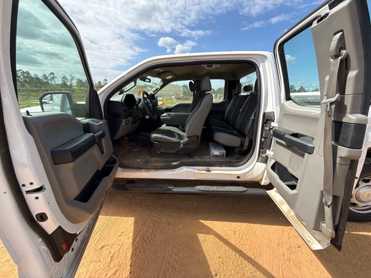 2018-ford-f150-xl-image-11