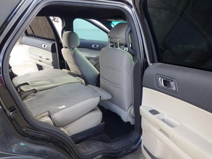 2015-ford-explorer-image-8