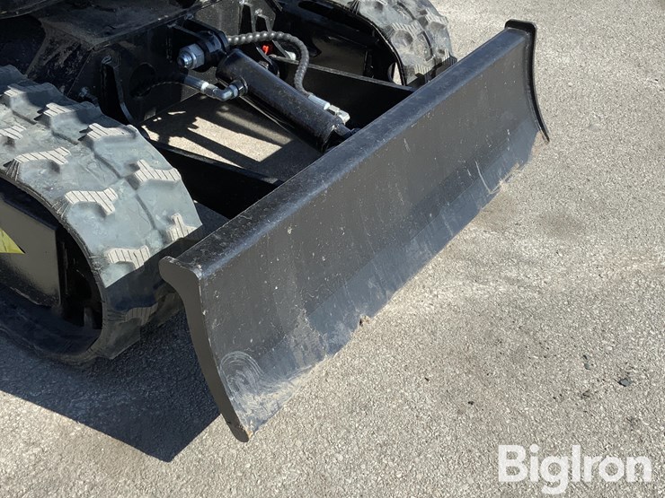 2025-massey-ferguson-730-image-15