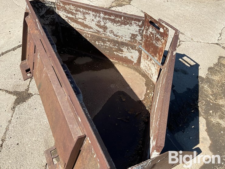 melroe-60"-concrete-utility-bucket-image-11