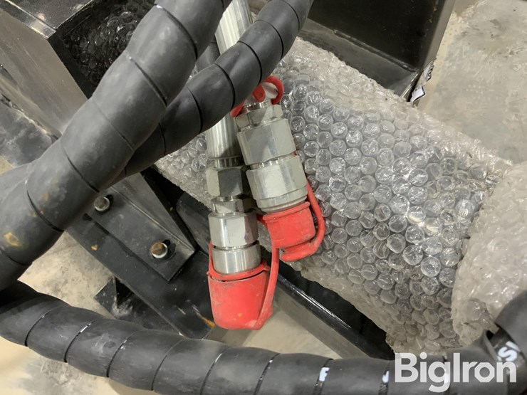 2025-massey-ferguson-730-image-17