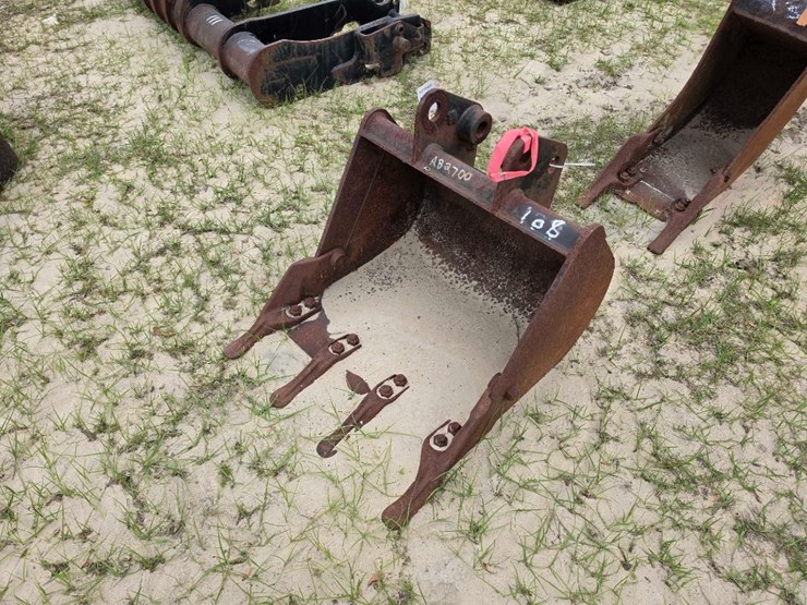 108---used-24"-jcb-bucket-image-1