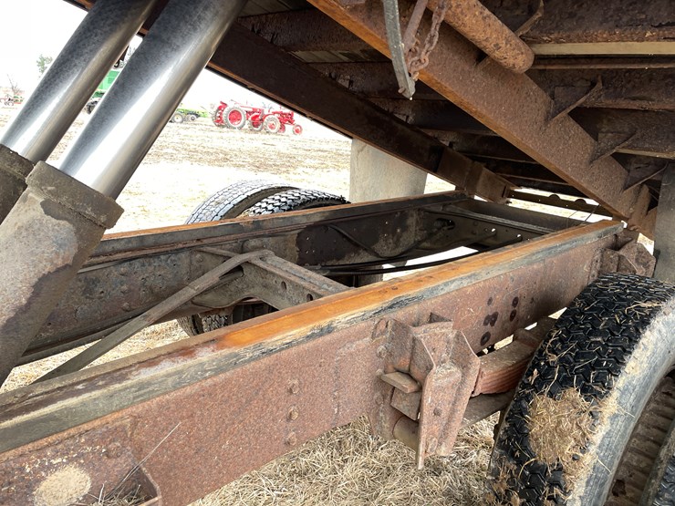 #113-•-1982-international-1754-single-axle-grain-truck-(has-wi-title)-image-87