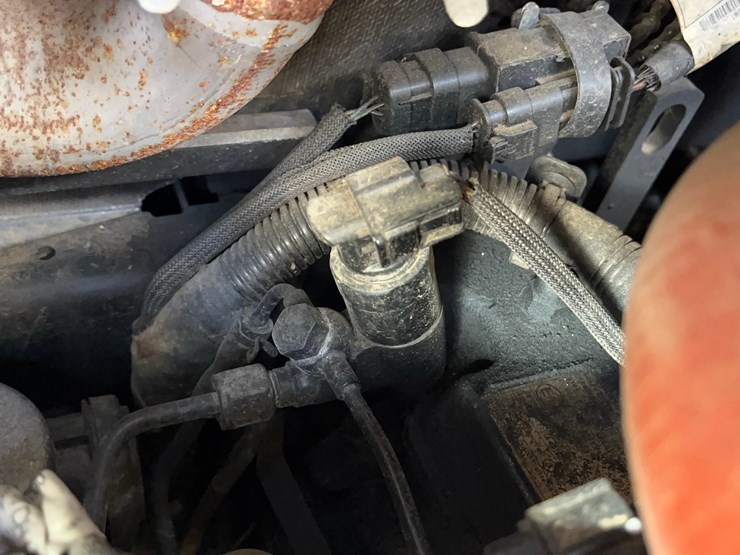 new-holland-l320-image-40