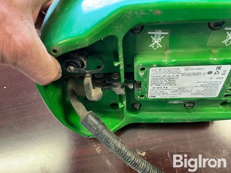 2021-john-deere-6000-image-11