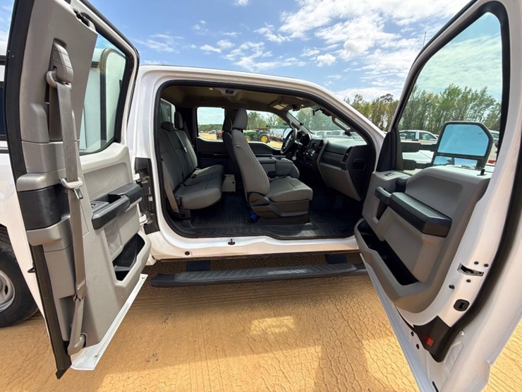 2017-ford-f250-xl-image-8