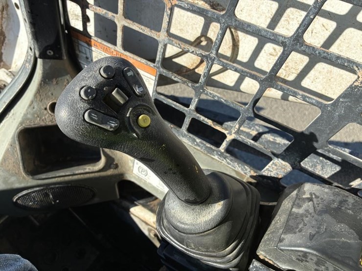 2017-bobcat-s570-image-20