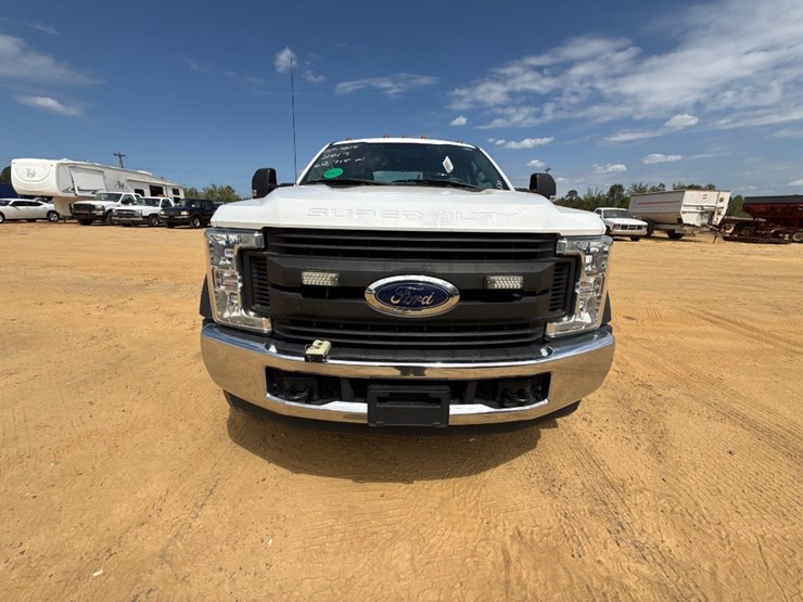 2017-ford-f450-xl-image-27