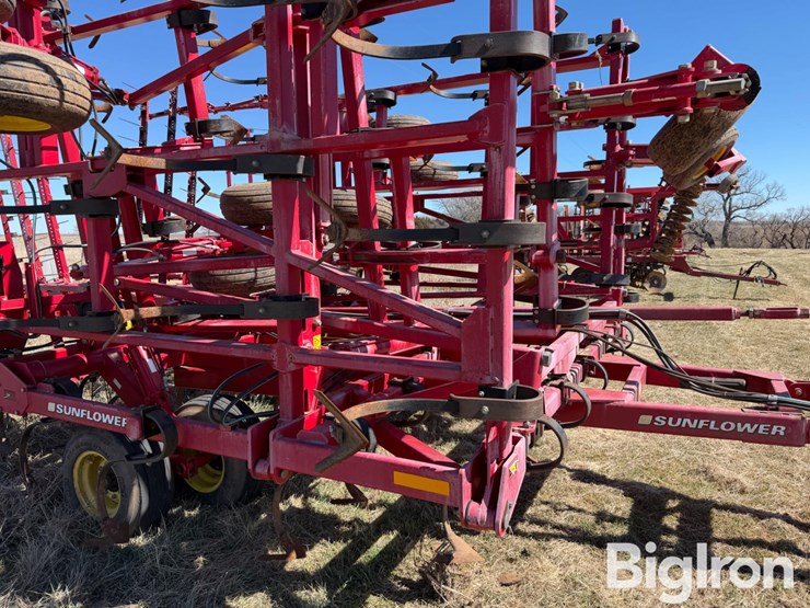 2012-sunflower-5055-field-cultivator-image-18