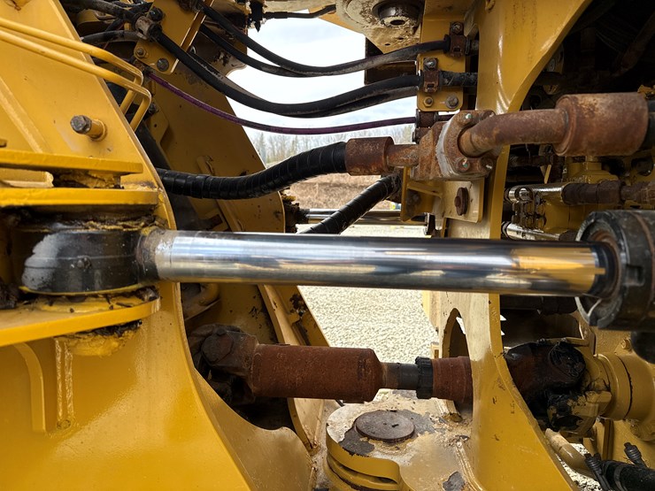 caterpillar-972-image-25