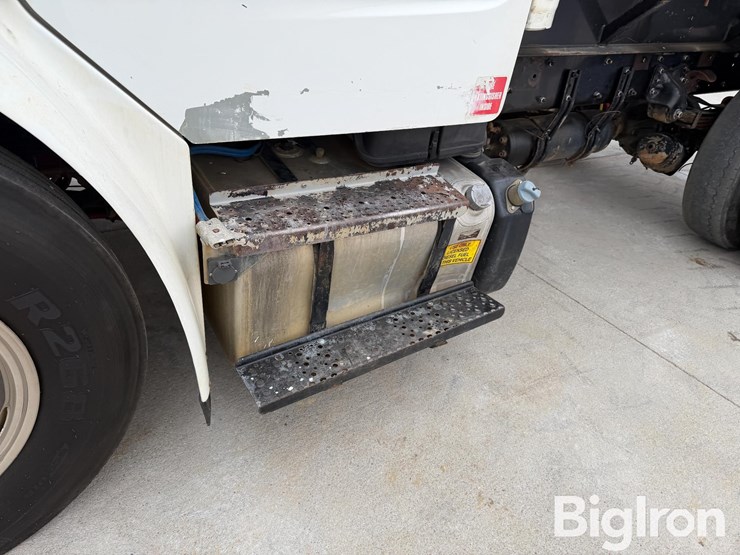 2016-freightliner-m2-tanker-truck-image-14