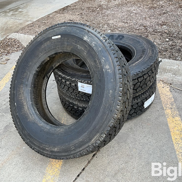 Recapped 295/75R22.5 Tires