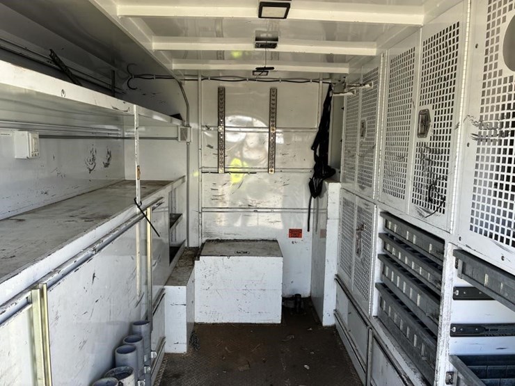 2011-ford-f550-image-11