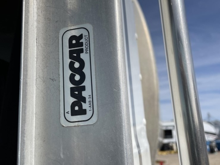 1997-peterbilt-320-image-30