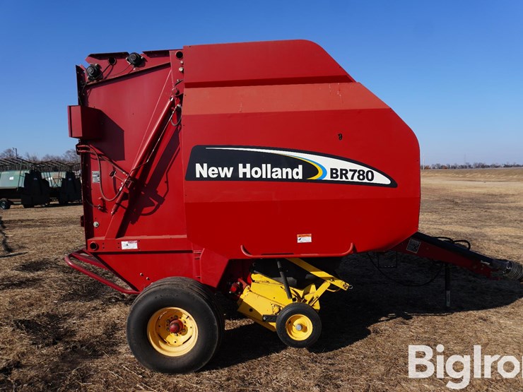 2004-new-holland-br780-image-4