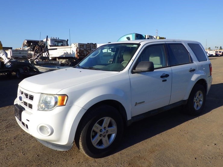 2011-ford-escape-image-1