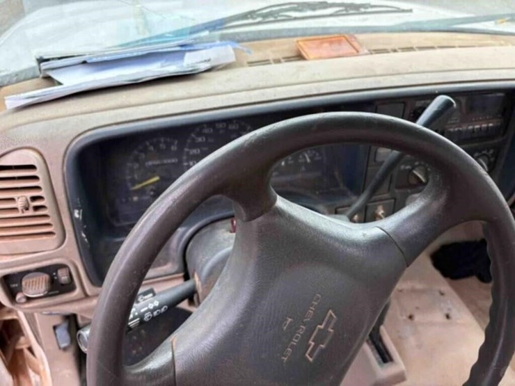 2000-chevrolet-2500-image-18