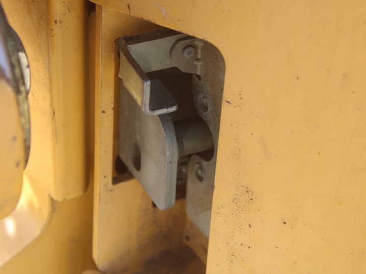 john-deere-325-image-53