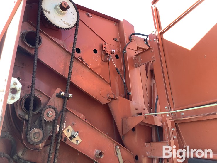 2000-hesston-856a-image-11