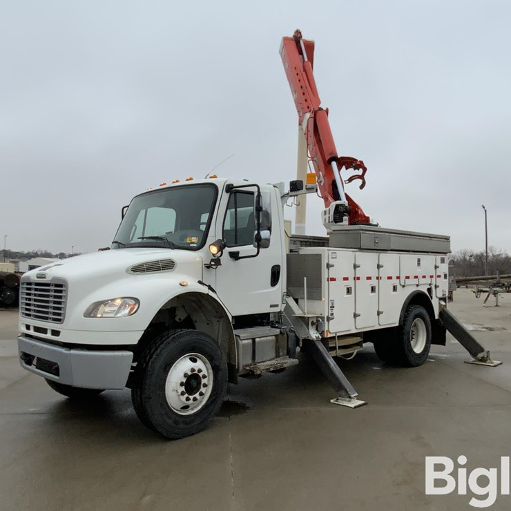 2012 FREIGHTLINER M2 106