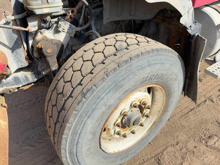 2008-sterling-lt9500-image-10