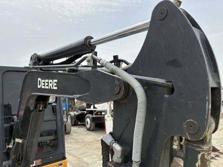 2023-deere-30g-image-12