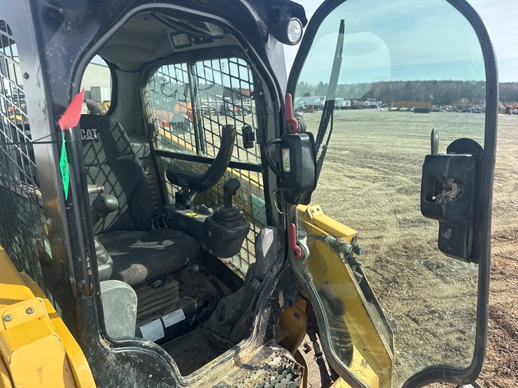 2017-caterpillar-239d-image-31