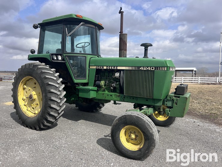 1982-john-deere-4240-image-3