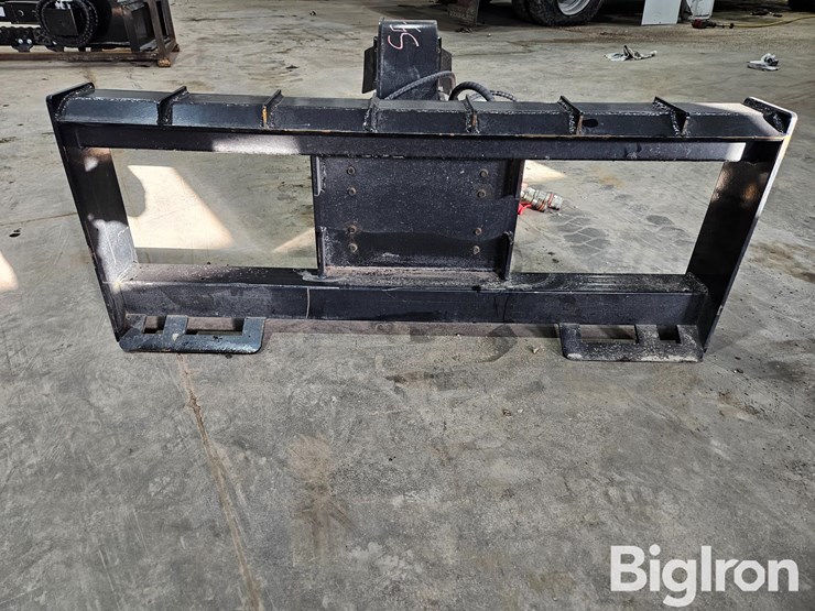 2025-massey-ferguson-730-image-10