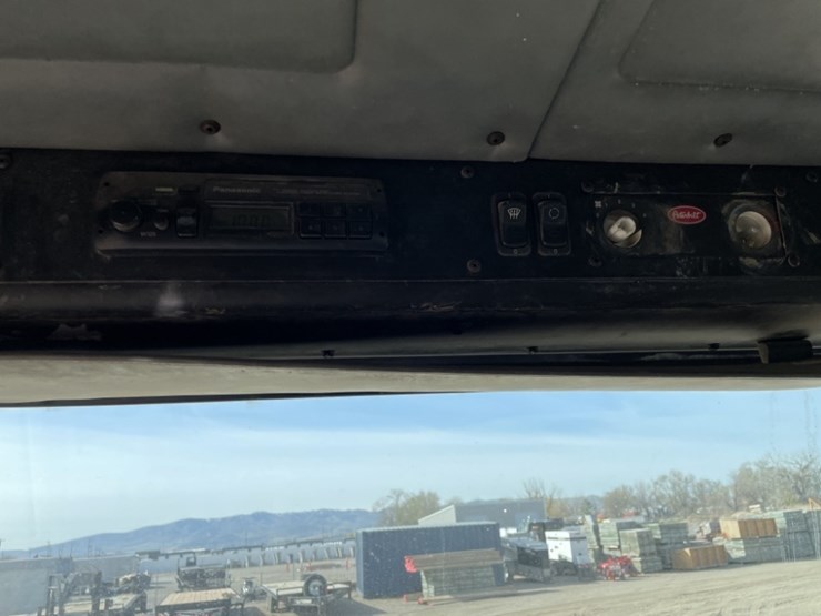 1997-peterbilt-320-image-26