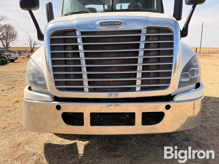 2015-freightliner-cascadia-125-image-10