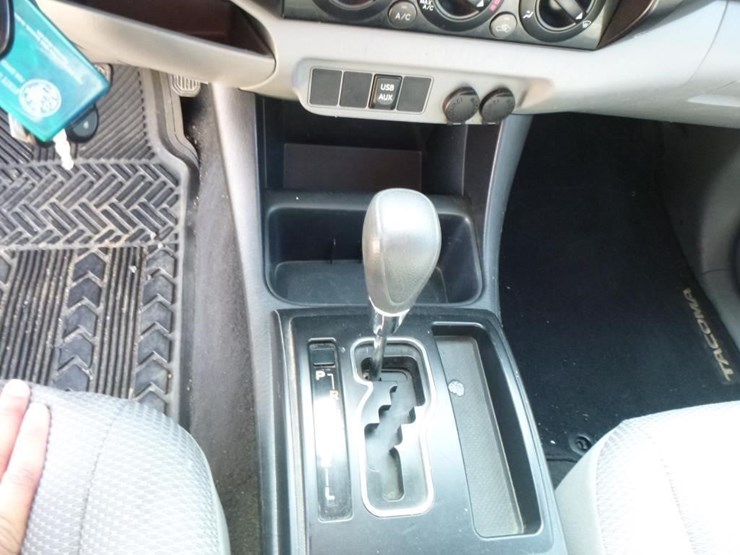 2013-toyota-tacoma-image-16