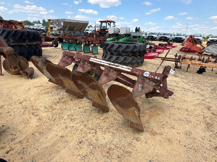 massey-ferguson-82-image-2