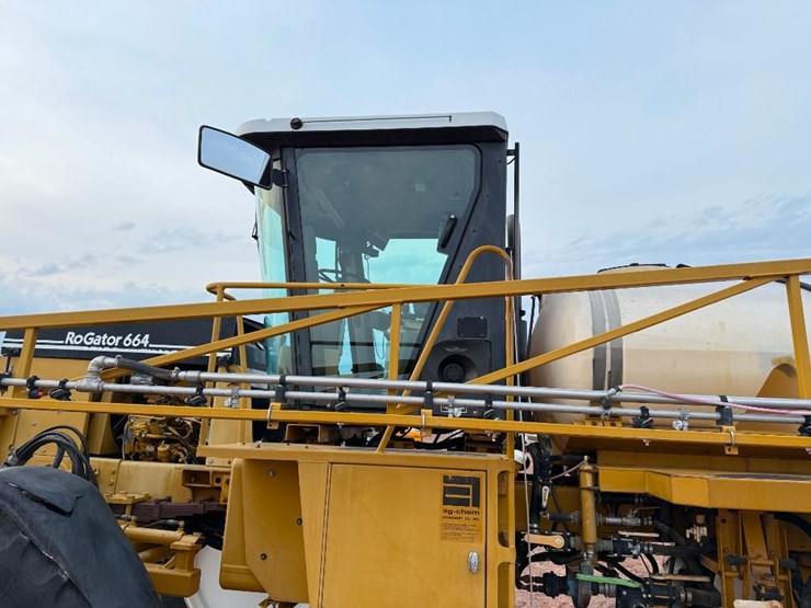 ag-chem-rogator-664-image-16